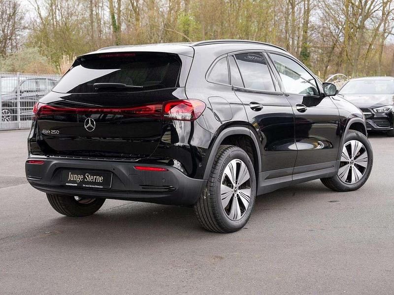 Gebraucht Mercedes EQA250 Progressive 139 kW (190 PS) 2022 Nachtschwarz SUV