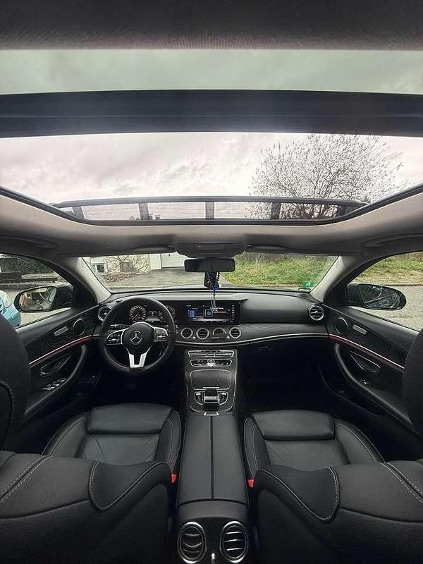 Grau Gebraucht 2019 Mercedes E300 Kombi | 28.480 € (Etwas zu teuer) - Bild 1/4