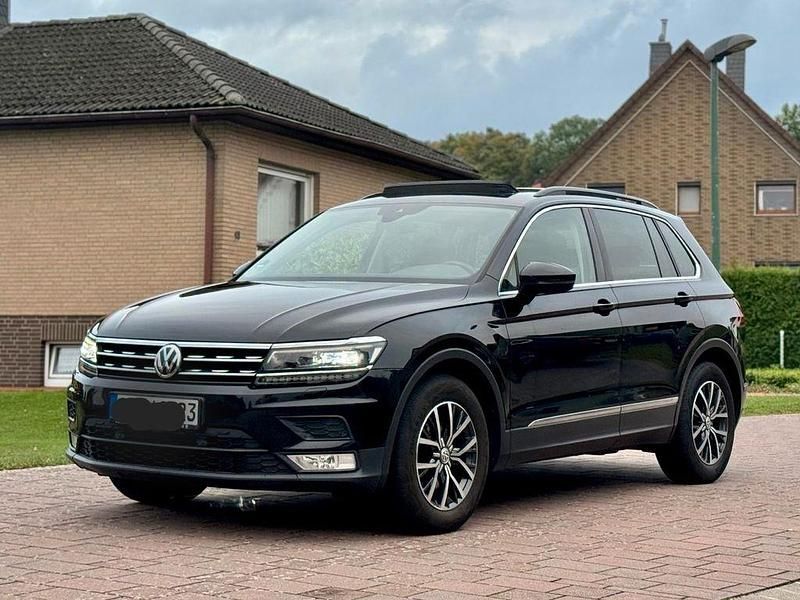 Schwarz Gebraucht 2016 VW Tiguan Comfortline SUV | 16.750 € (Teuer) - Bild 1/4