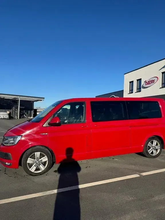 Gebraucht VW Multivan 203 PS (149 kW) 2017 Rot Van / Kleinbus