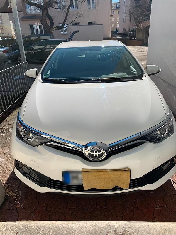 Gebraucht Toyota Auris 99 PS (72 kW) 2017 Weiß Kleinwagen