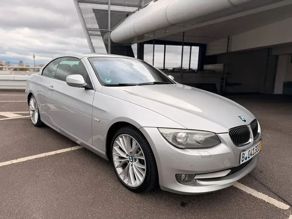 Gebraucht BMW 330 Cabriolet Sport Line 245 PS (180 kW) 2011 Silber Cabrio