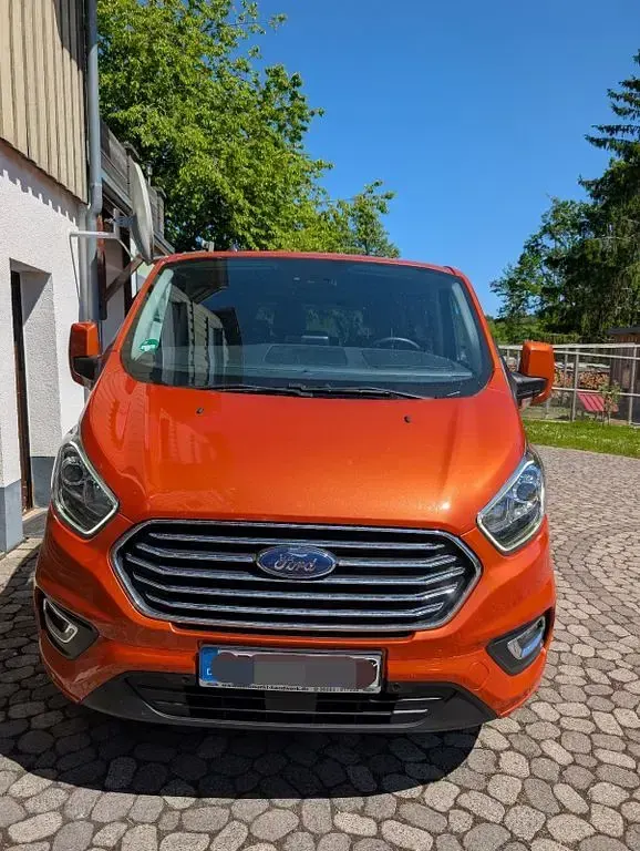 Gebraucht Ford Tourneo 150 PS (110 kW) 2023 Orange Van / Kleinbus