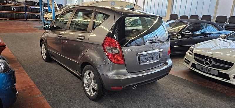 Gebraucht Mercedes A160 Avantgarde 95 PS (69 kW) 2012 Grau Limousine