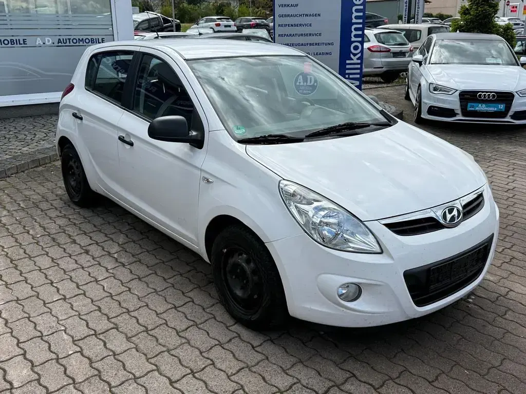 Gebraucht Hyundai i20 Classic 86 PS (63 kW) 2012 Weiß Kleinwagen