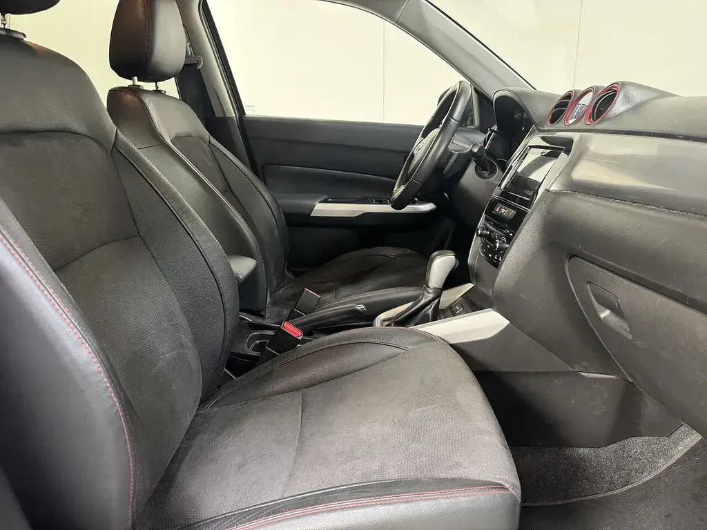 Gebraucht Suzuki Vitara 140 PS (102 kW) 2017 Schwarz SUV