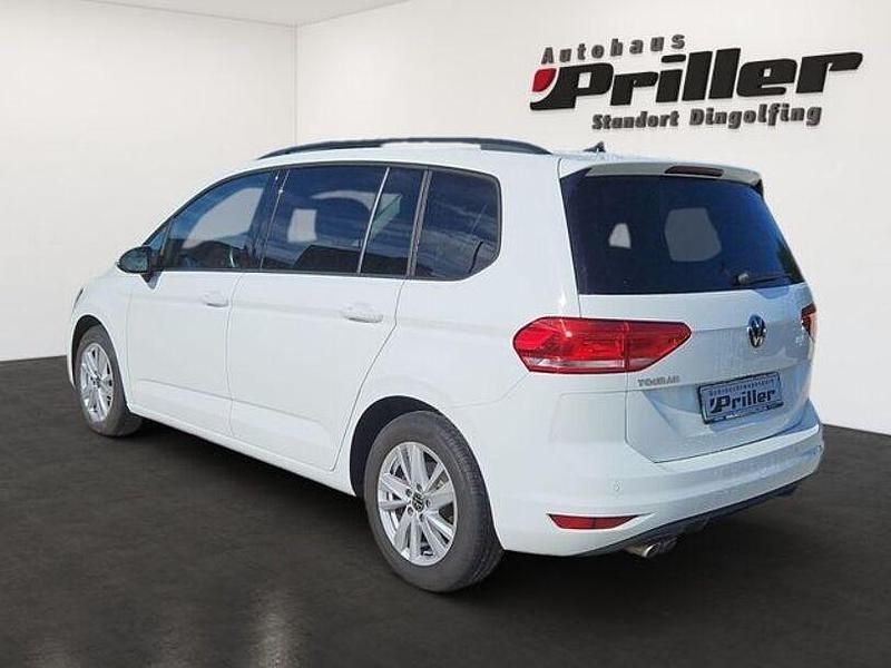 Gebraucht VW Touran Comfortline 150 PS (110 kW) 2021 Weiß Van / Kleinbus