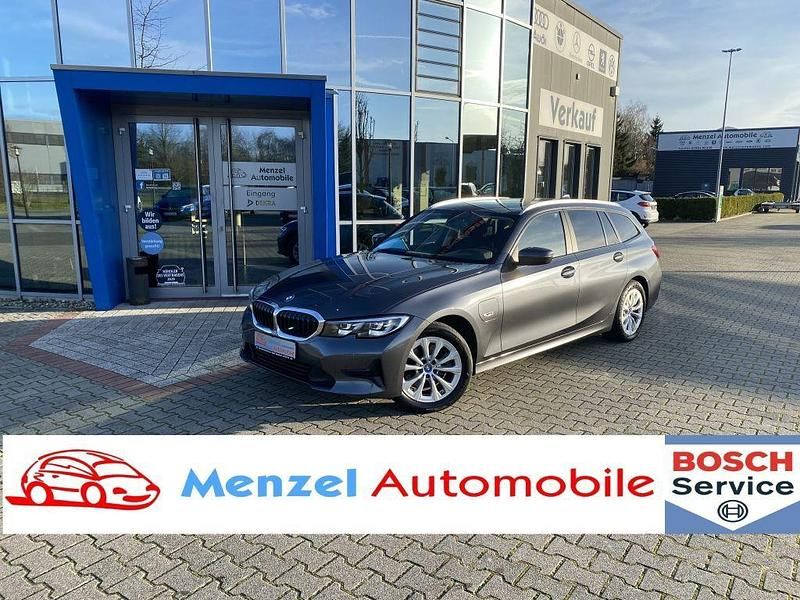 Grau Gebraucht 2022 BMW 320e Advantage Kombi | 23.450 € (Fairer Preis) - Bild 1/4