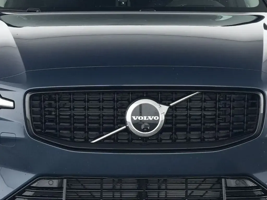 Gebraucht Volvo V60 Plus 197 PS (144 kW) 2025 Blau Kombi