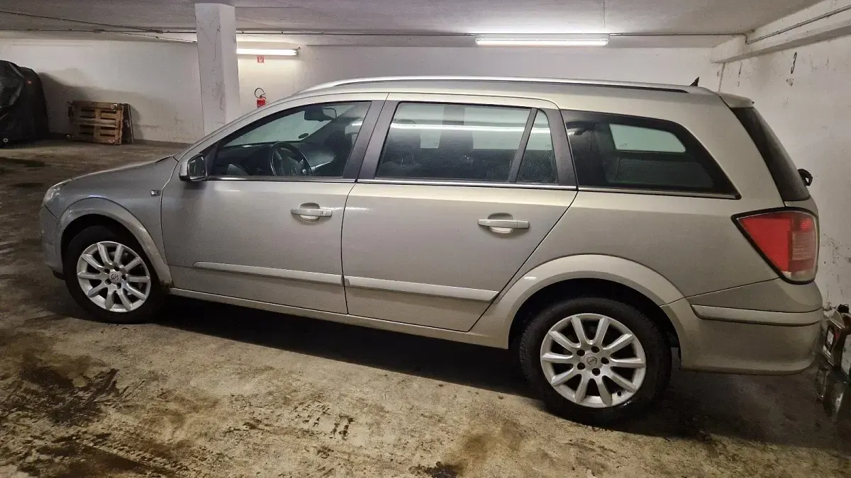 Używany Opel Astra 105 KM (77 kW) 2004 Szary Kombi