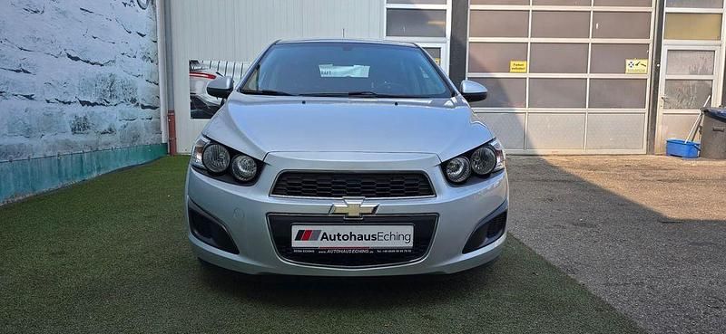 Gebraucht Chevrolet Aveo LT 101 PS (74 kW) 2012 Silber Kleinwagen