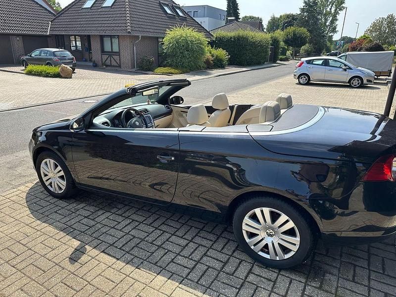 Schwarz Gebraucht 2007 VW Eos Individual Cabrio | 6.199 € (Fairer Preis) - Bild 1/4
