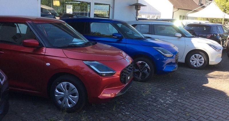 Neu Suzuki Swift Club 83 PS (61 kW) 2025 Gelb Kleinwagen