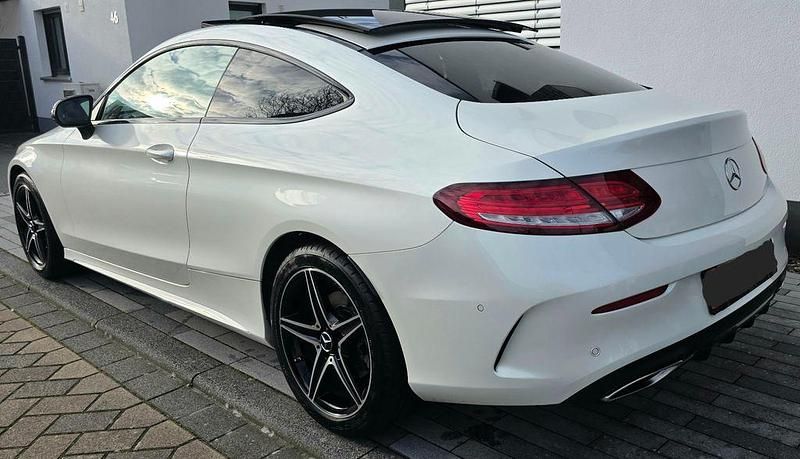Gebraucht Mercedes C250 AMG 211 PS (155 kW) 2017 Weiß Coupé