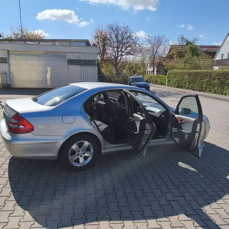 Gebraucht Mercedes E350 Classic 272 PS (200 kW) 2005 Silber Limousine