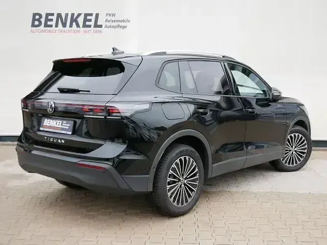 Second-hand VW Tiguan Goal 150 CP (110 kW) 2025 Negru SUV