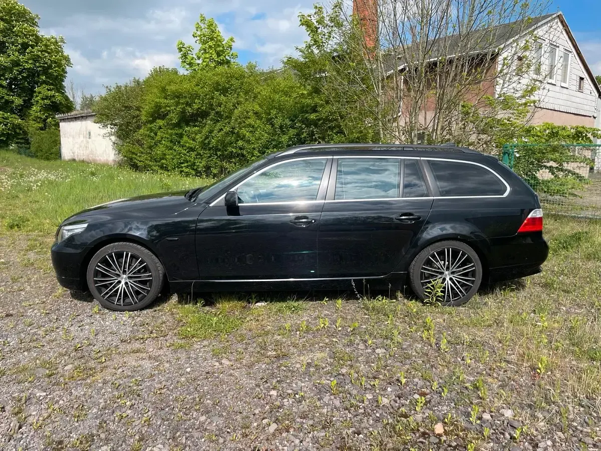 Gebraucht BMW 525 177 PS (130 kW) 2007 Schwarz Kombi