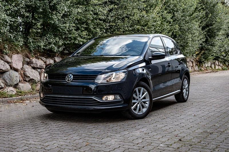 Schwarz Gebraucht 2015 VW Polo LOUNGE Kleinwagen | 10.850 € (Fairer Preis) - Bild 1/4