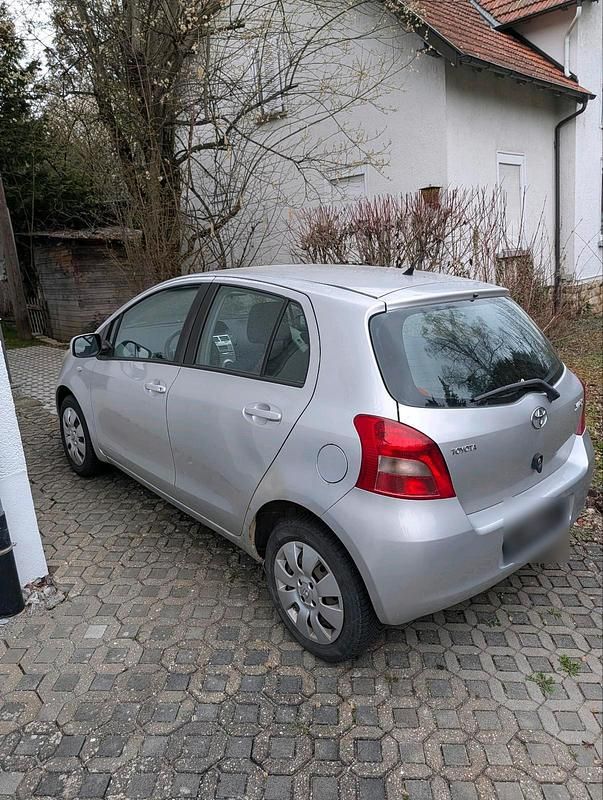 Gebraucht Toyota Yaris 64 PS (47 kW) 2008 Silber Kleinwagen