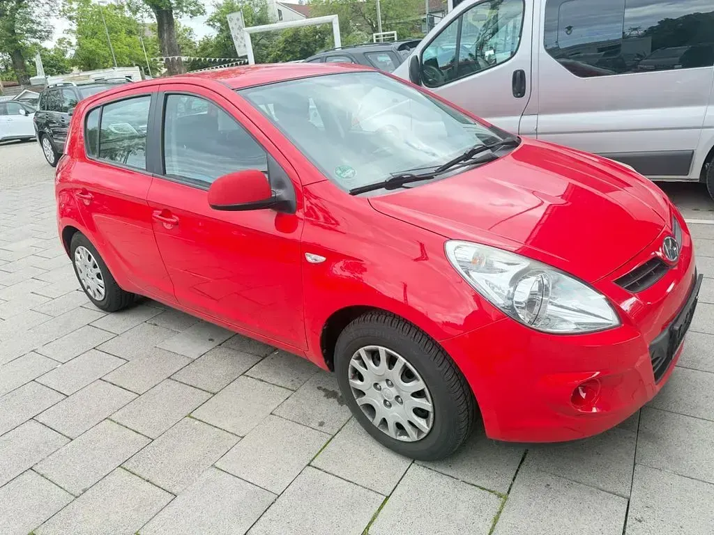 Gebraucht Hyundai i20 Edition 77 PS (56 kW) 2011 Rot Kleinwagen