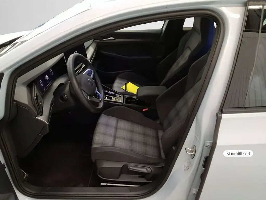 Gebraucht VW Golf VIII GTE 272 PS (200 kW) 2025 Crystal ice blue metallic (metallic) Limousine