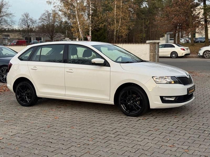 Weiß Gebraucht 2019 Skoda Rapid Cool Edition Limousine | 9.450 € (Fairer Preis) - Bild 1/4