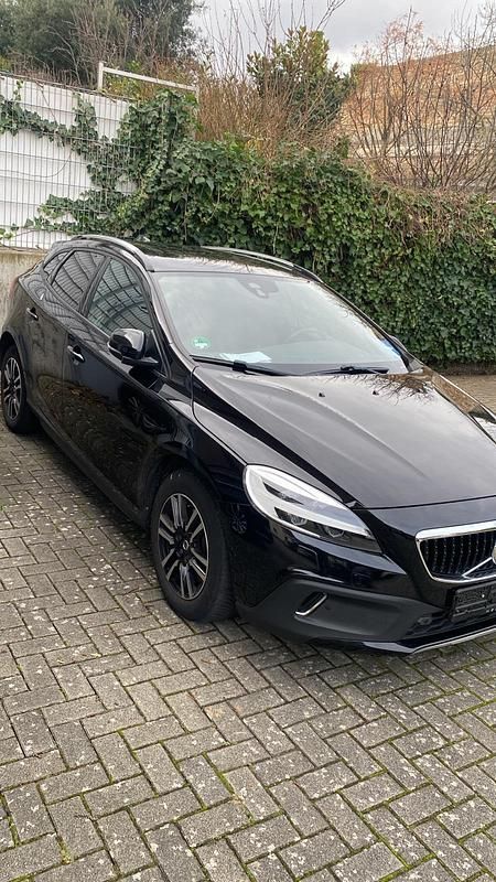 Schwarz Gebraucht 2016 Volvo V40 CC Kinetic Kombi | 10.750 € (Fairer Preis) - Bild 1/4