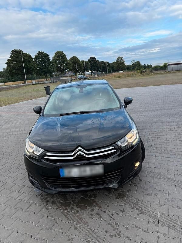 Schwarz Gebraucht 2017 Citroën C4 Kleinwagen | 6.400 € (Guter Preis) - Bild 1/4