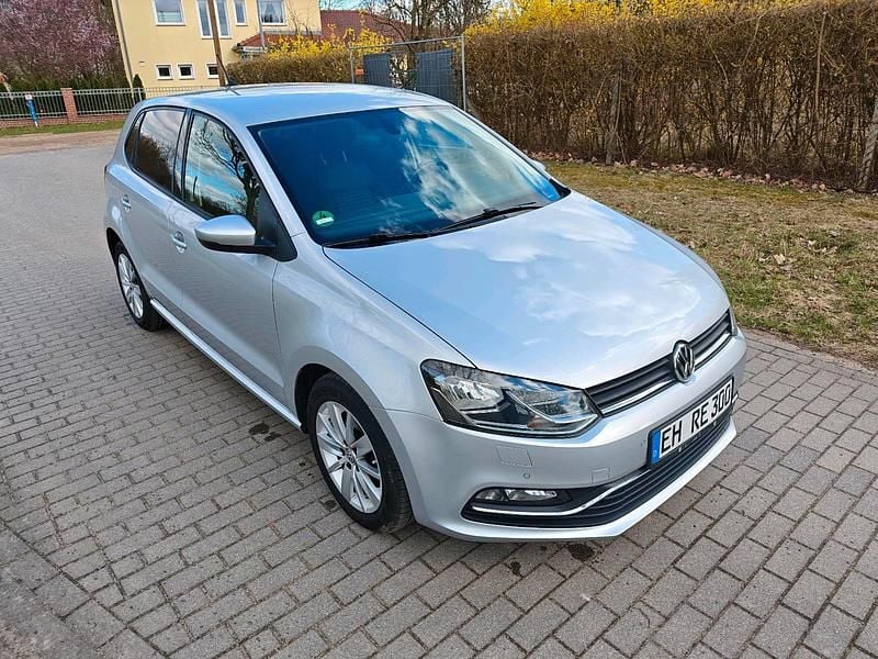 Gebraucht VW Polo 90 PS (66 kW) 2015 Silber Kleinwagen