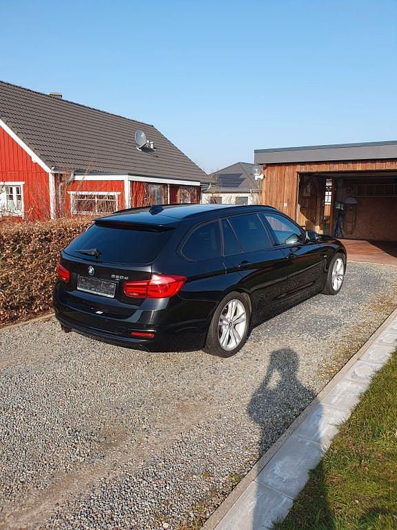 Gebraucht BMW 330 Sport Line 258 PS (189 kW) 2015 Schwarz Kombi