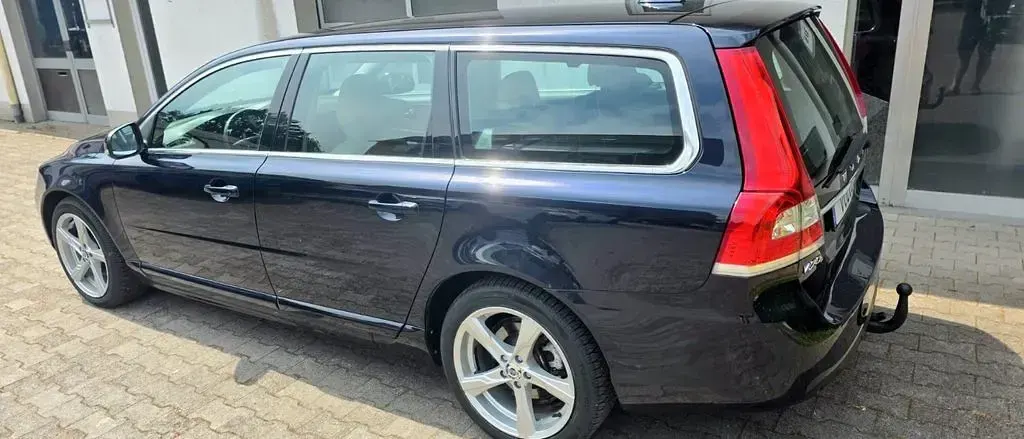 Gebraucht Volvo V70 Momentum 120 PS (88 kW) 2016 Blau Kombi