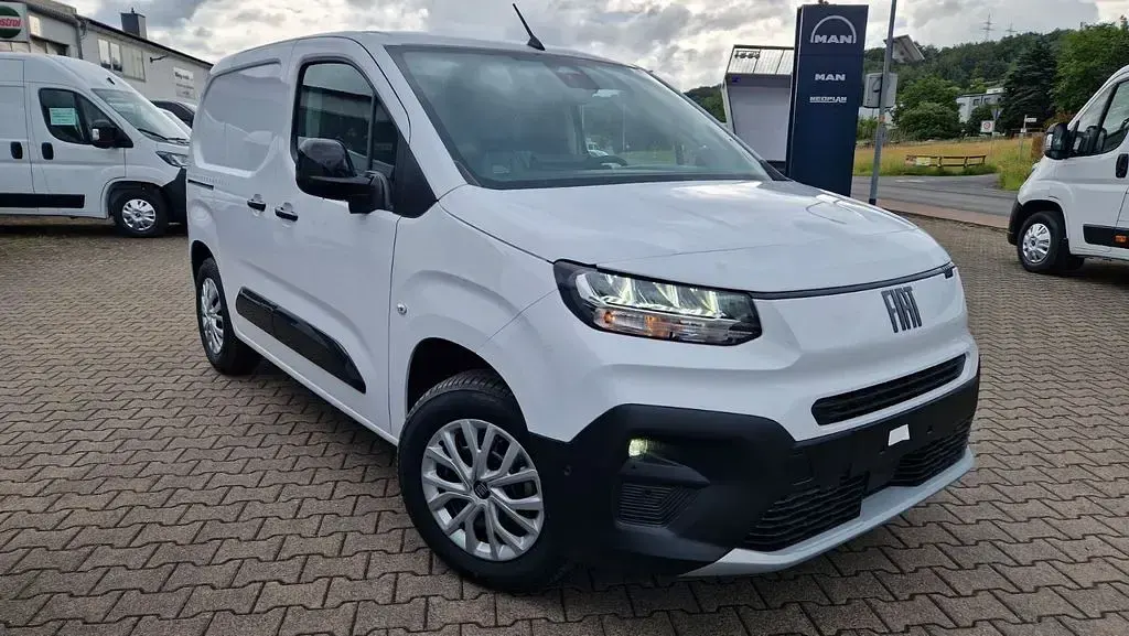 Neu Fiat Doblò 102 PS (75 kW) 2026 549 Van / Kleinbus