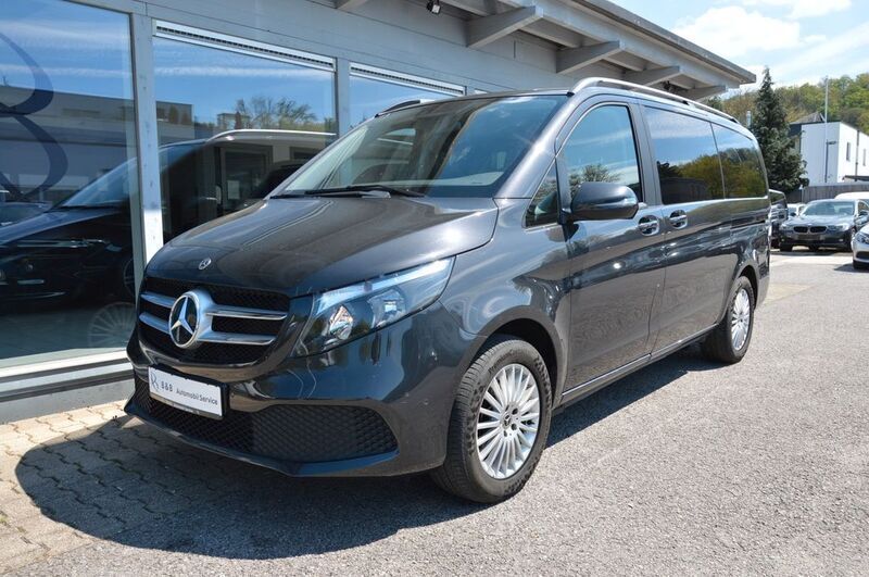Grau Gebraucht 2021 Mercedes V250 Edition Van / Kleinbus | 47.990 € (Guter Preis) - Bild 1/4