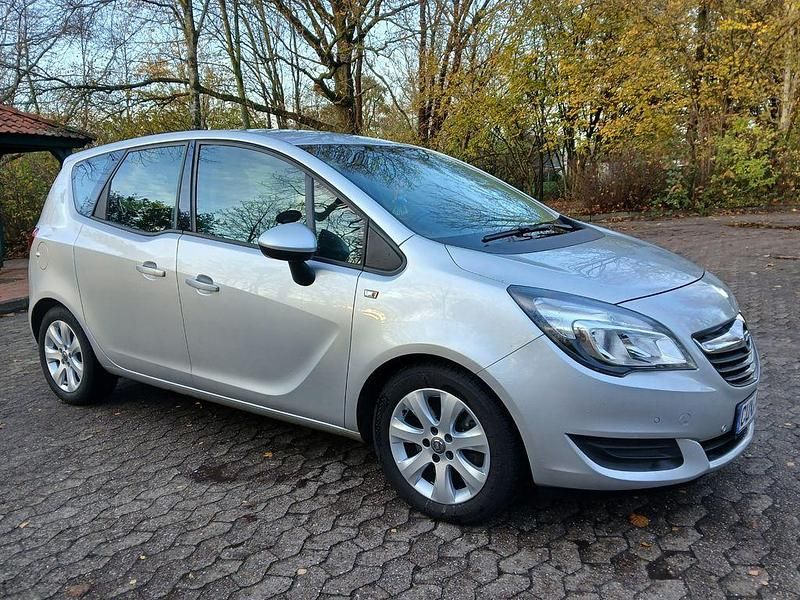 Silber Gebraucht 2017 Opel Meriva Color Edition Van / Kleinbus | 7.299 € (Superpreis) - Bild 1/4