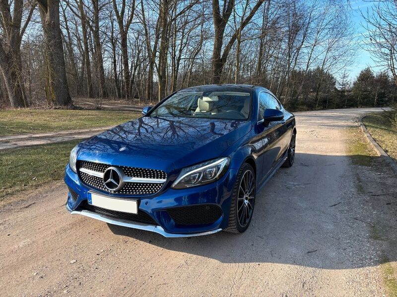 Blau Gebraucht 2017 Mercedes C300 AMG line | 22.500 € (Fairer Preis) - Bild 1/4