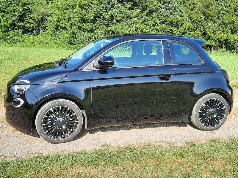 Schwarz Gebraucht 2022 Fiat 500e Icon Kleinwagen | 20.500 € (Fairer Preis) - Bild 1/4