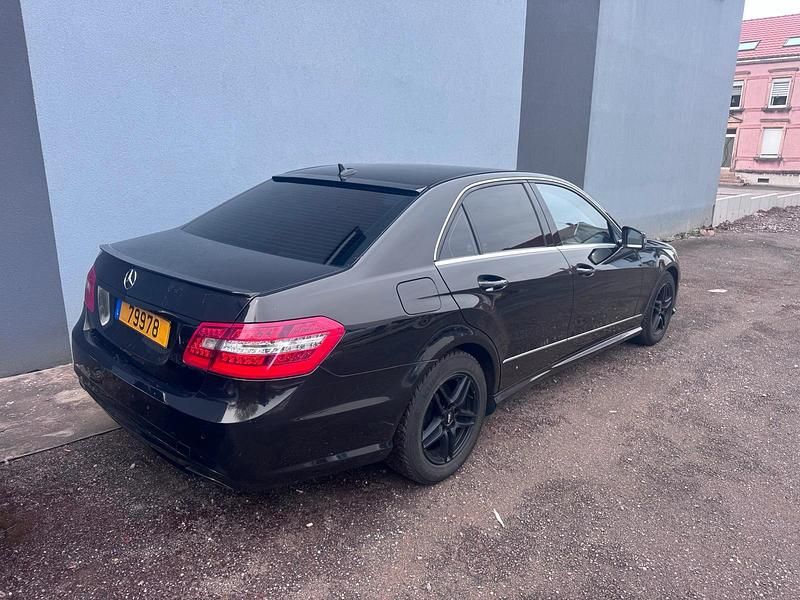 Gebraucht Mercedes E350 AMG 231 PS (169 kW) 2010 Schwarz Limousine