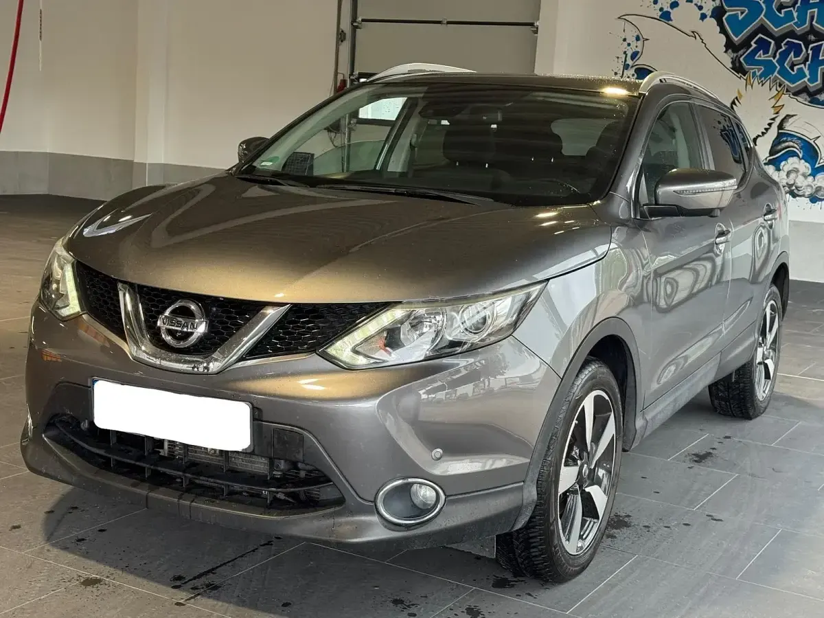 Gebraucht Nissan Qashqai 116 PS (85 kW) 2015 Grau SUV
