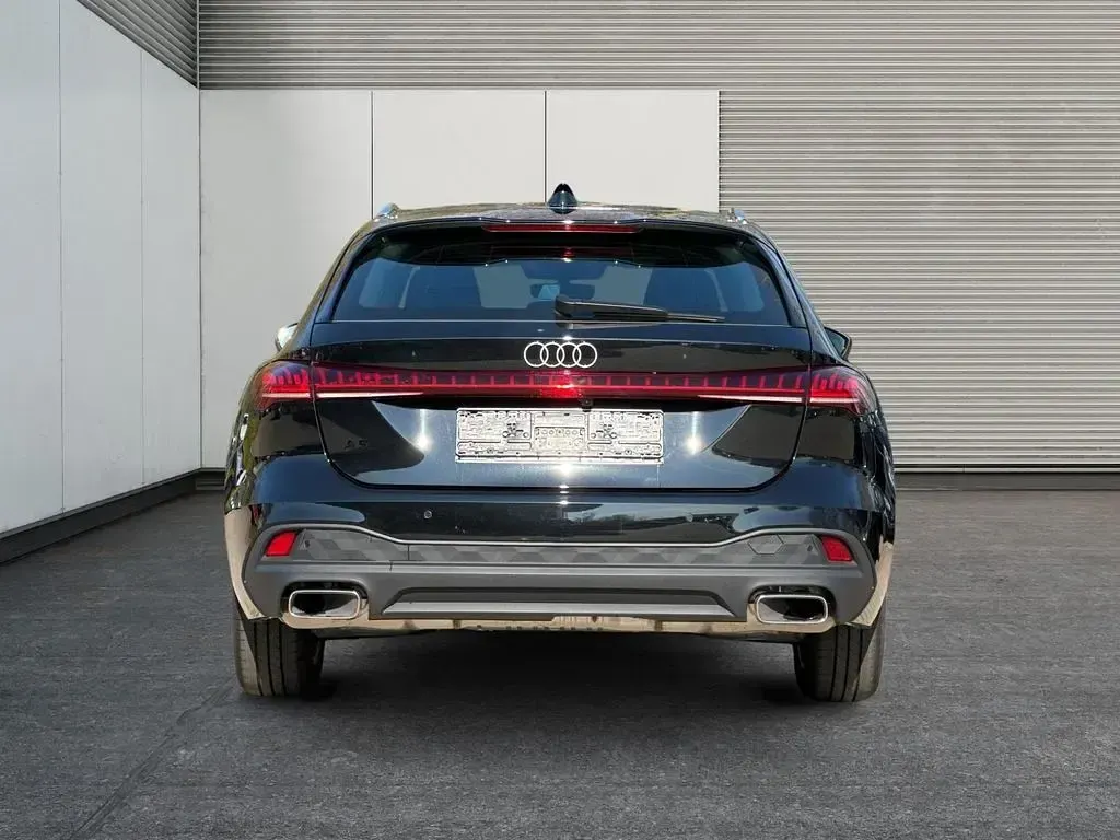 Gebraucht Audi A5 Basis 204 PS (150 kW) 2024 Schwarz Kombi