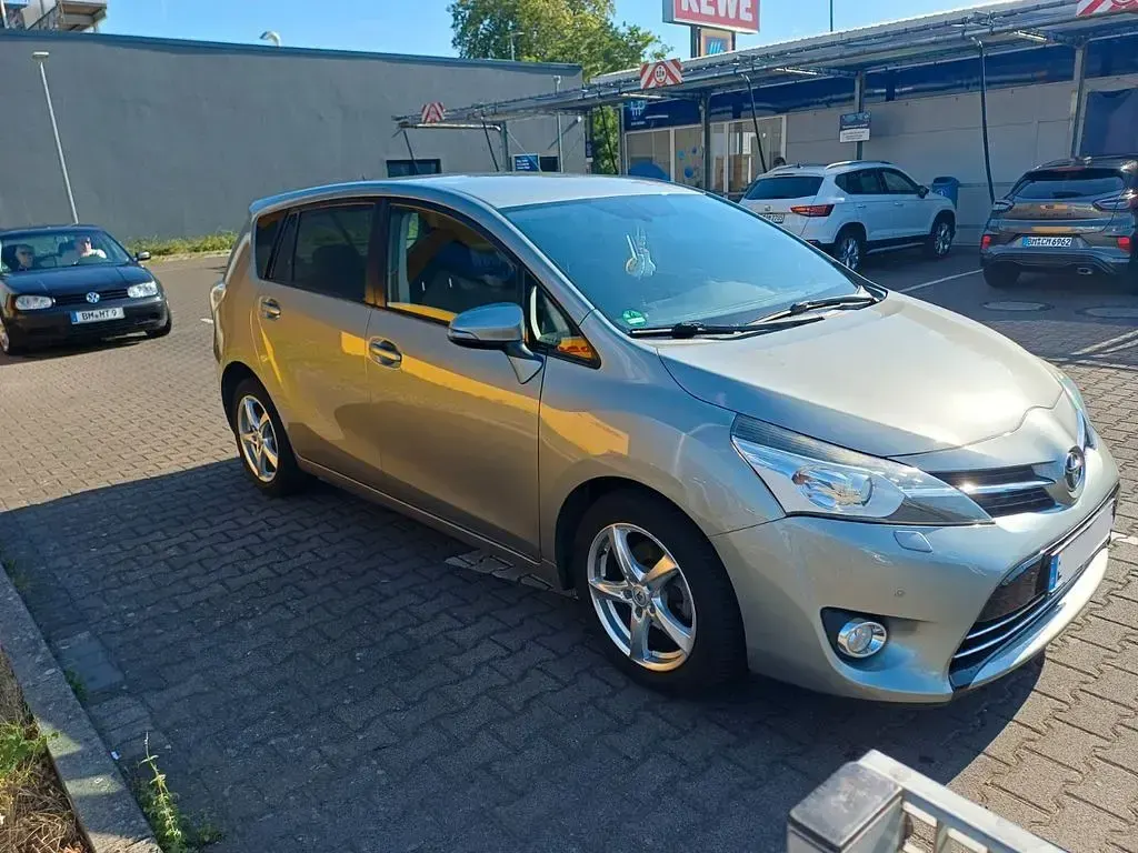 Gebraucht Toyota Verso Multidrive S 147 PS (108 kW) 2013 Grau Van / Kleinbus
