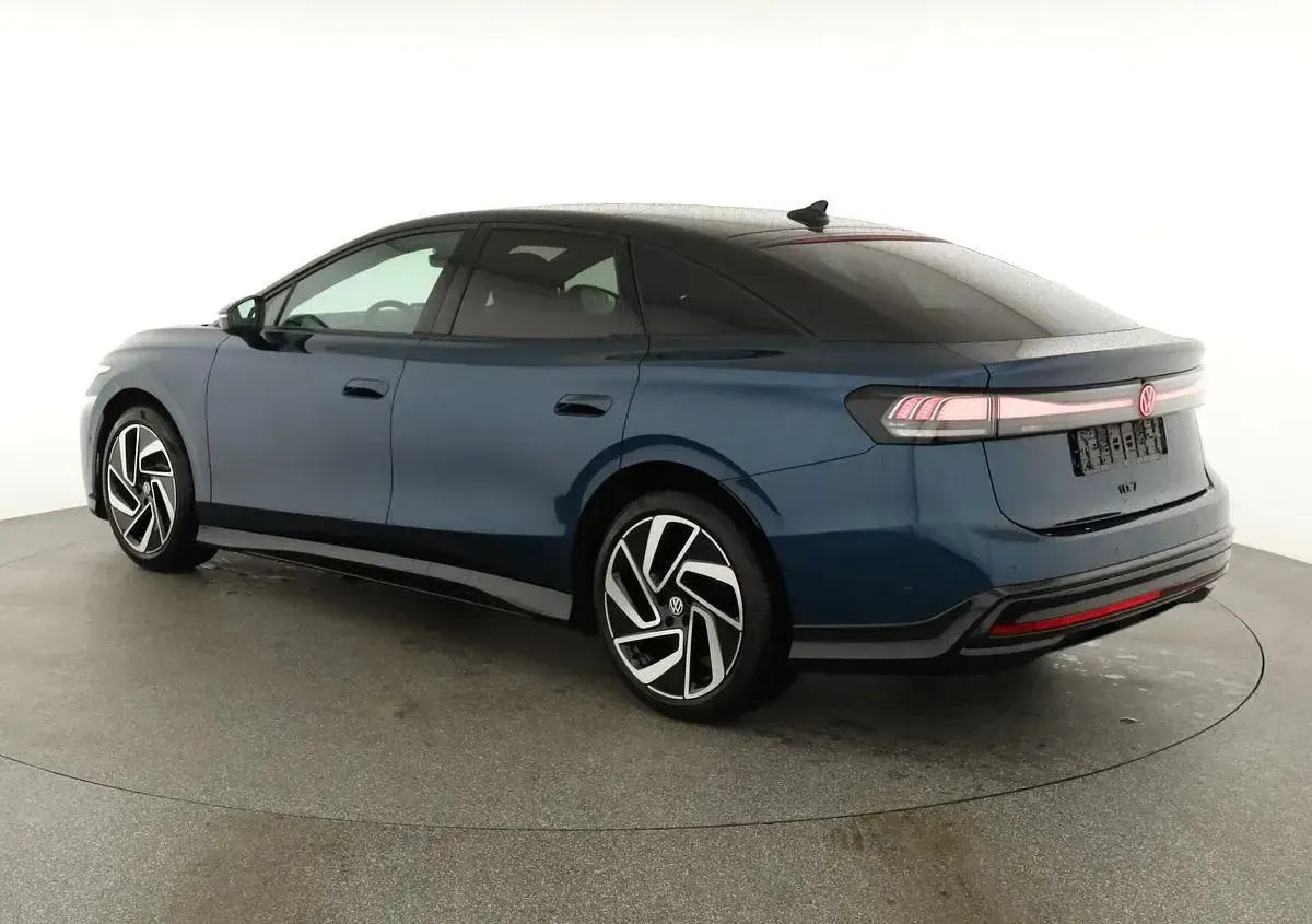 Neu VW ID.7 IQ Drive 210 kW (286 PS) 2026 Aquamarine blau metallic / dach schwarz Limousine