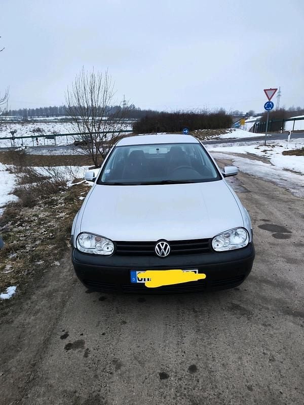 Grau Gebraucht 2001 VW Golf IV Kleinwagen | 1.550 € (Guter Preis) - Bild 1/4