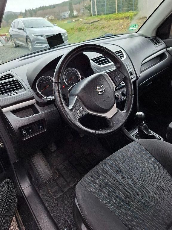 Gebraucht Suzuki Swift Comfort 94 PS (69 kW) 2015 Schwarz Kleinwagen