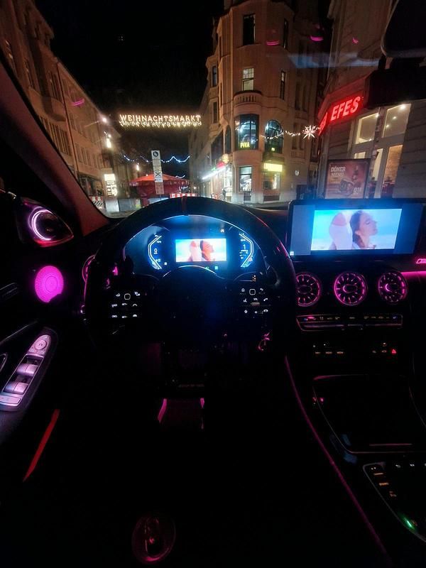 Schwarz Gebraucht 2016 Mercedes 220 Kombi | 17.899 € - Bild 1/4