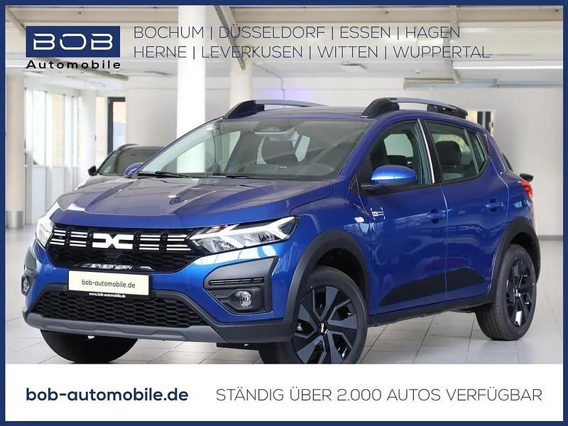 Blau Gebraucht 2025 Dacia Sandero Expression Limousine | 17.887 € - Bild 1/3