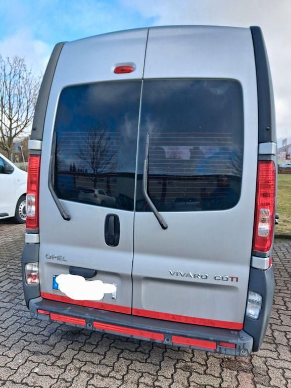 Second-hand Opel Vivaro 114 CP (83 kW) 2013 Argintiu Monovolum