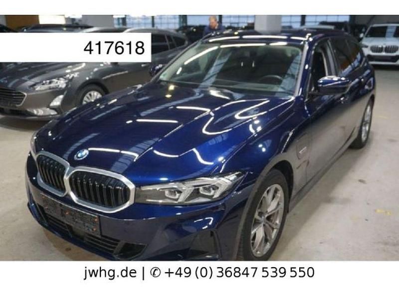 Tansanitblau (metallic) Gebraucht 2022 BMW 330e Kombi | 26.950 € (Superpreis) - Bild 1/4