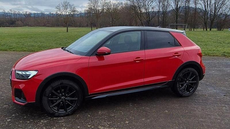 Gebraucht Audi A1 S-Line 150 PS (110 kW) 2024 Rot Limousine