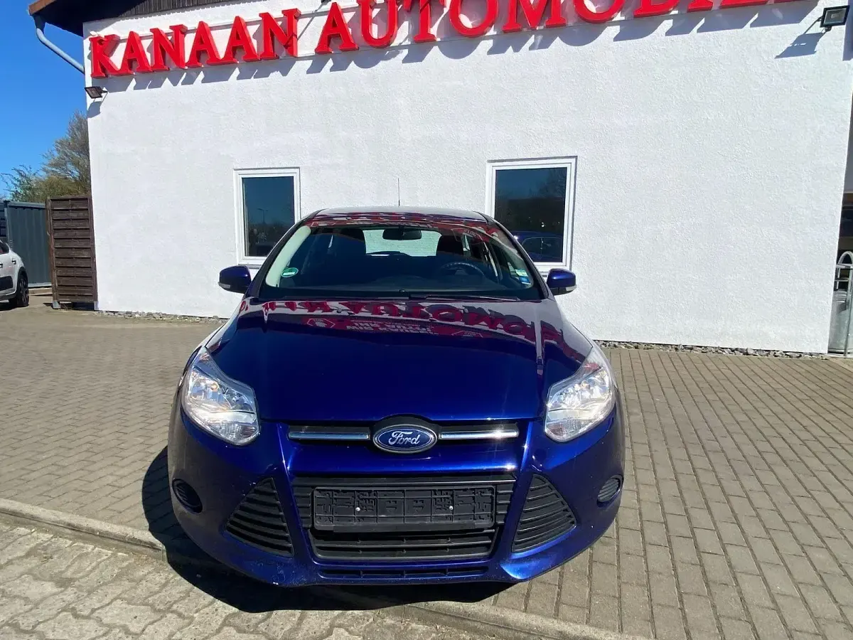 Gebraucht Ford Focus Trend 116 PS (85 kW) 2014 Blau Kombi