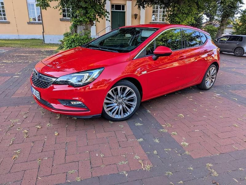Rot Gebraucht 2015 Opel Astra Innovation Limousine | 10.490 € (Fairer Preis) - Bild 1/4